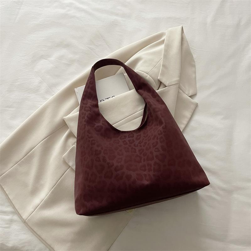 Einfache Textur trendige Damen-Tragetasche Herbst und Winter neue Tasche Mode lässige Persönlichkeit Schultertasche