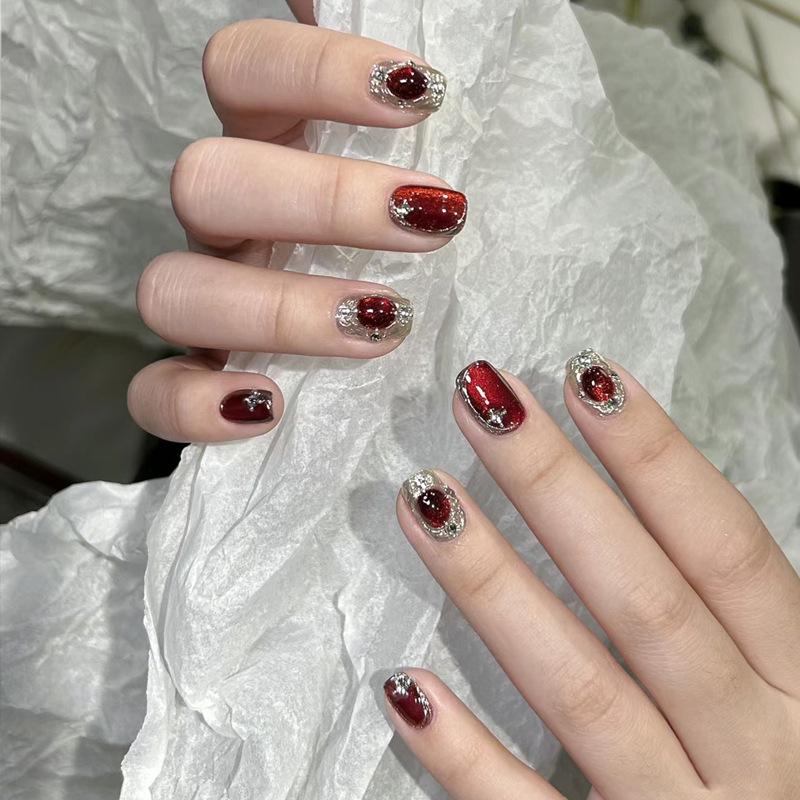 

Маникюр «Кошачий глаз рубин» 2025 - Потрясающие накладки для ногтей ручной работы