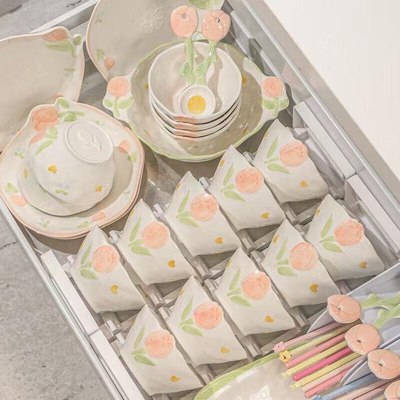 CERAMICS Embossed Tulip 28-Piece Dinnerware Set for 6