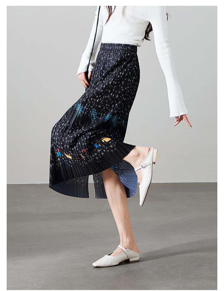 Design inspired printed pleated midi skirt
