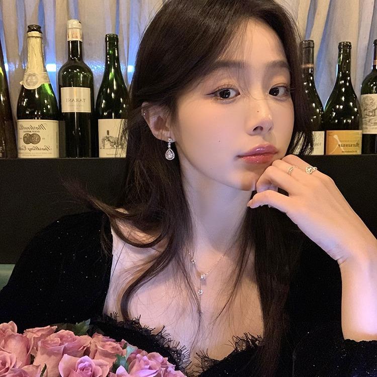 Light Luxury Water Drop Zircon Metal Stud Earrings Women'S High Sense Niche Personality Temperament Simple Versatile Fashion Earrings Earrings