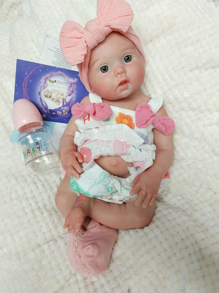 45CM Realistic Soft Silicone Reborn Infant Doll - Perfect Gift or Role-Playing Toy