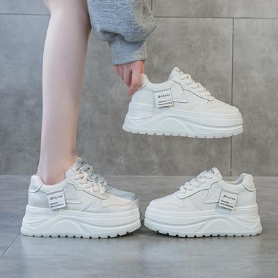Scarpe bianche primaverili da donna con suola spessa che aumenta l'altezza, taglia piccola che aumenta l'altezza, scarpe sportive da donna, scarpe casual con plateau muffin