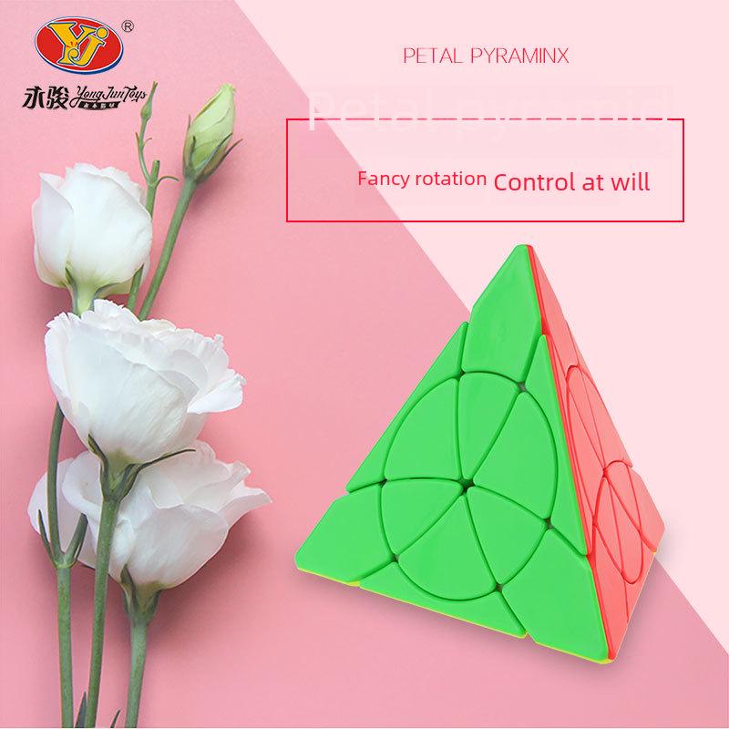 

Чарівний куб Yongjun Petal Pyramid - гладка трикутна головоломка