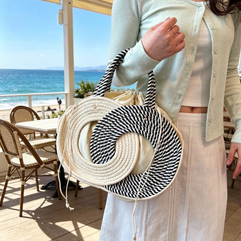 Ms. Wenyuan Is Carrying A Slanted Cross-body Bag with A Tribal Style, Designed for Use On The Beach or At The Seaside.