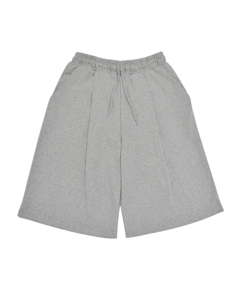 Yunieopaeleol Ua One-Pleat Wide Sweat Shorts