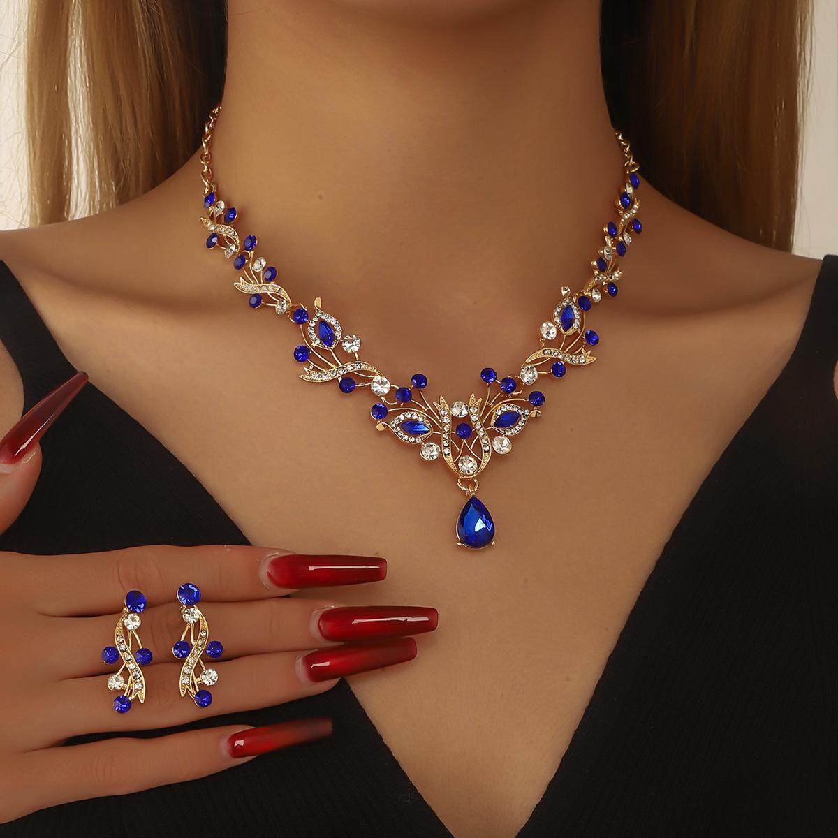 Elegant Pearl Necklace & Earring Set for Women: Luxury Bridal Jewelry