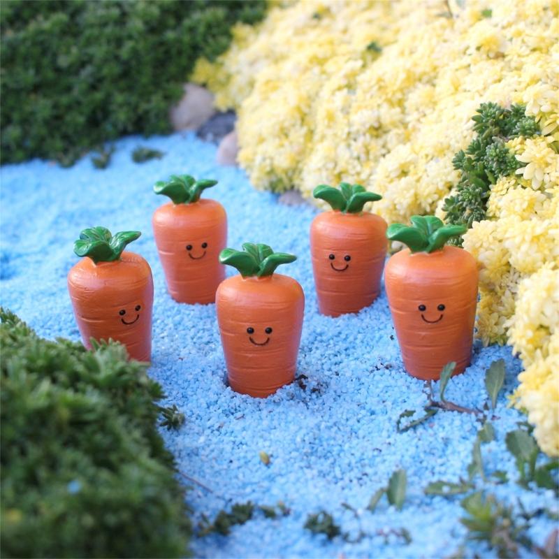 Easter Stake Carrot Statue Smile Carrot Shaped Figurines Plant for Indoor and Outdoor Sculpture Decors