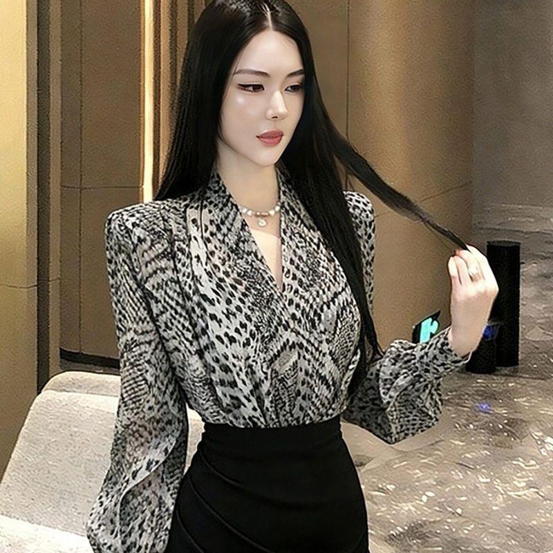 2026 Spring New Collection: High-End, Luxurious, and Stylish Gray Printed Top for Important Occasions - French Commuter Shirt Gray Printed Top L