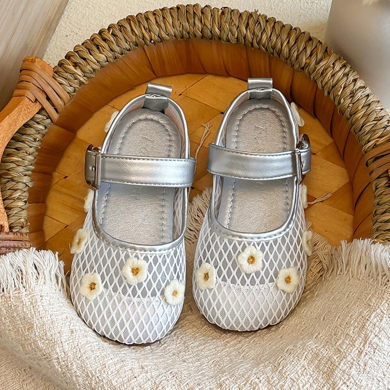 

Children s mesh single-layer hollowed-out small shoes2026Summer girls cute little flower sweet princess shoes children s shoes 23Inner Length14.5cm серебряный