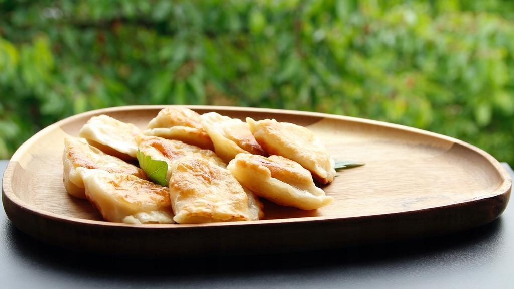 ACACIA WOODEN PLATE SERVING BOARD