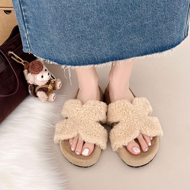 French Fluffy Slippers Women's Wear 2025 Autumn New Internet Celebrity Fashion Casual Lazy Plush One-word Drag Tide