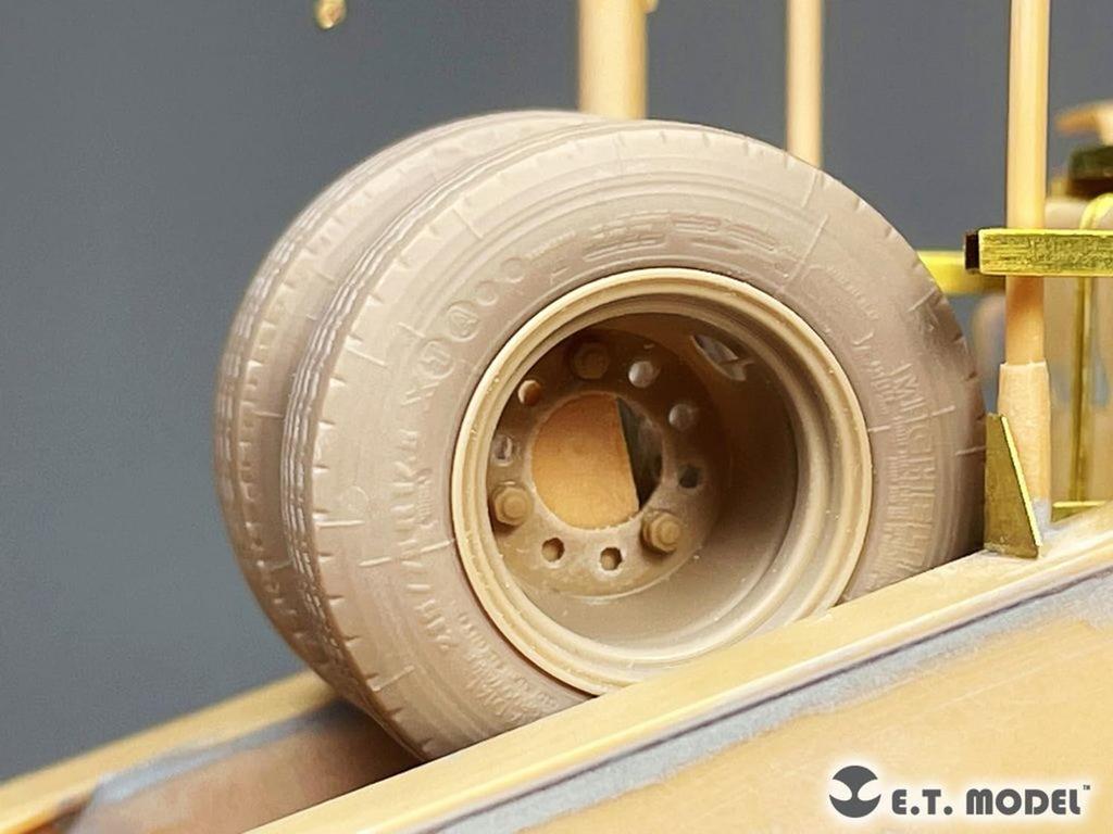 ET Model Scale Modern American M1000 Heavy Equipment Transporter with Tire Set Hobby Plastic Model Parts 1/35 Weight-Deforming (for Boss) P35-171