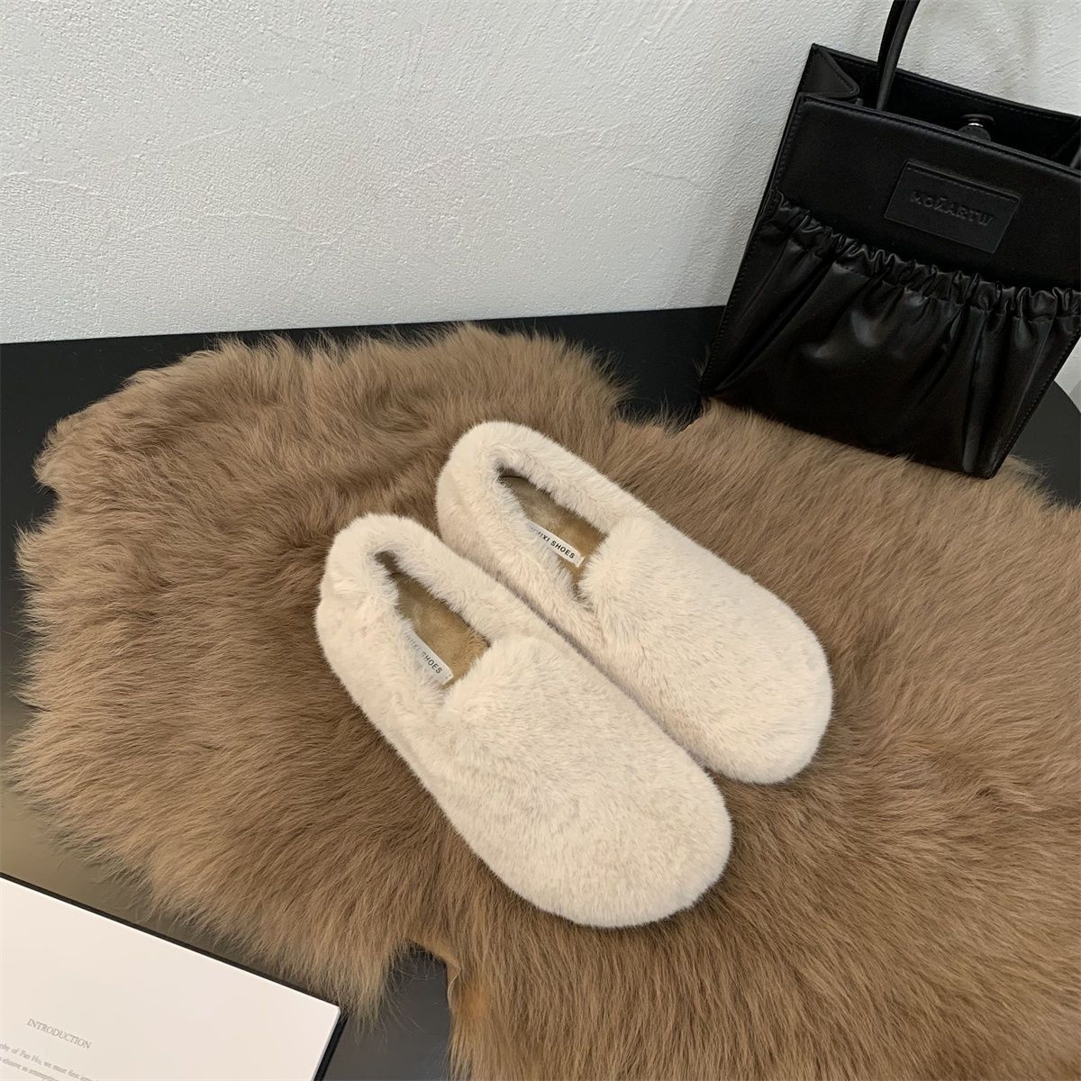 

Черные пуховые мокасины Slip On, женские теплые зимние туфли на плоской подошве, пушистые мокасины на мягкой подошве, бежевые мокасины с мехом, балетки для мам и бабушек CN 39