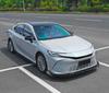 Zestaw Karoserii Przedni i Tylny do Toyoty Camry Model 24: Zawiera przedni splitter, tylny dyfuzor, progi boczne, górny spoiler, tylny spoiler oraz żaluzje