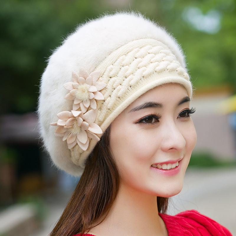 

1 шт. Уютный вязаный берет для женщин - Теплая, эластичная акриловая зимняя шапка с защитой ушей, идеально подходит для катания на лыжах и мероприятий на открытом воздухе Beige