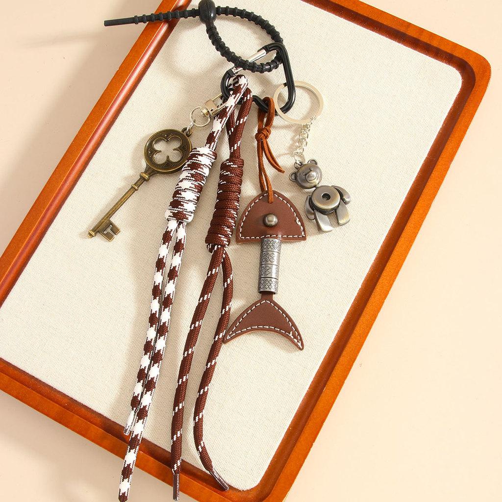Vintage Leather Fishbone Keychain Creative Bag Charm For Unique Style Accessory