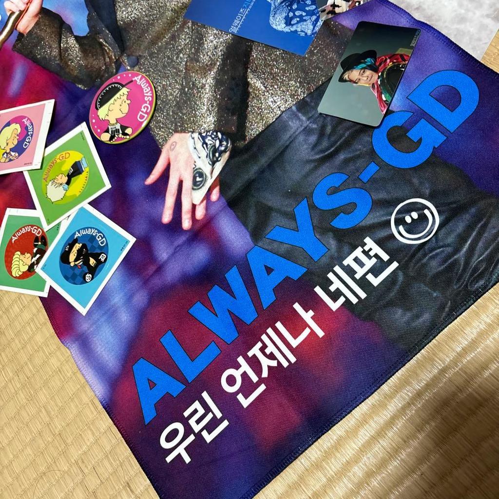 [USED] BIGBANG GD Tapestry Stickers Badges Postcards Cased