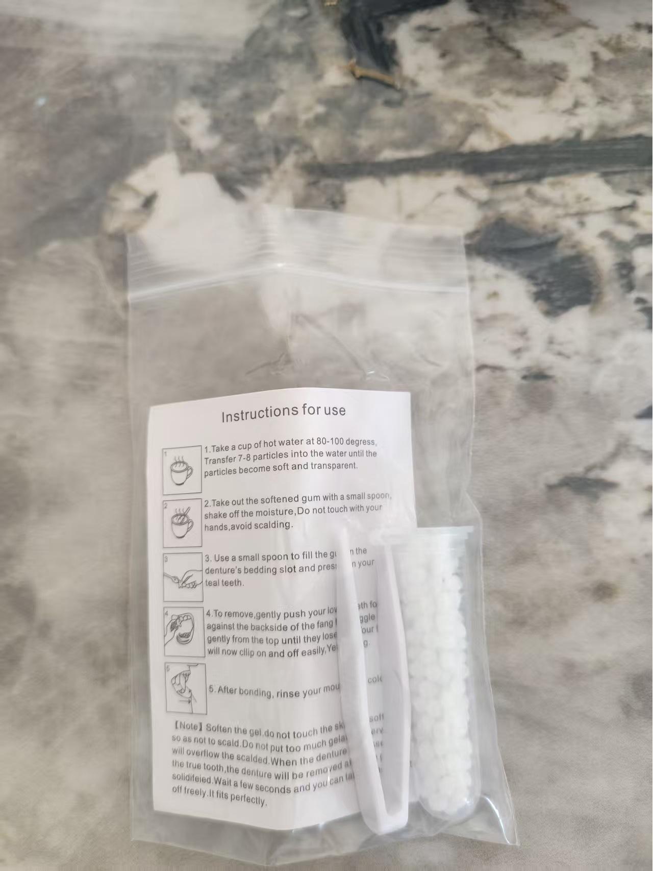 Хэллоуин Вампирские Клыки Реквизит для Ролевых Игр - Маленькие Зубы Зомби в Коробке