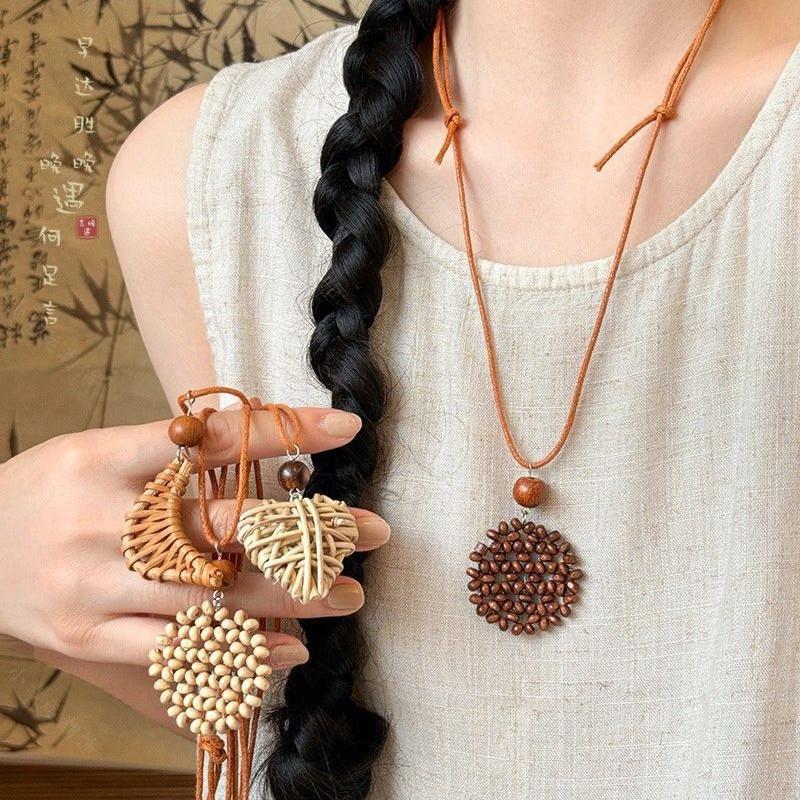 Bohemian flower pendant necklace niche retro versatile collarbone chain fashion temperament high-end jewelry