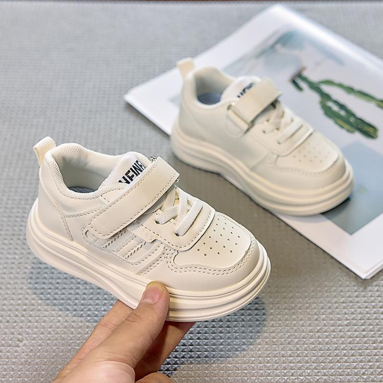 

Детская спортивная обувь Маленькие белые туфли для девочек 2025 весна и осень новые студенческие Повседневные кеды для мальчиков мягкая подошва 26