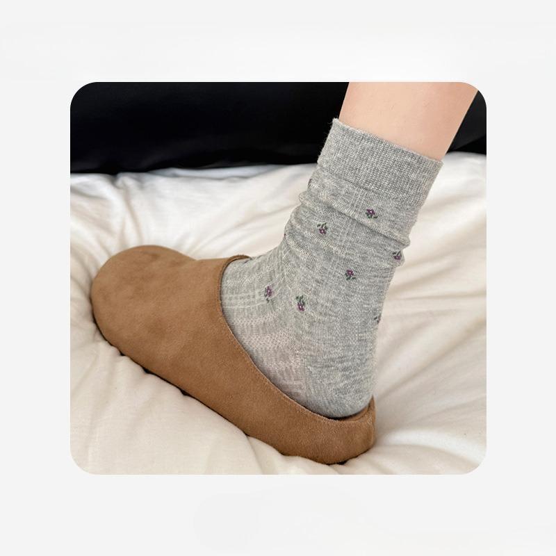 Female Autumn and Winter Retro All Kinds of Broken Flowers In The Tube Pile Pile Cotton Socks