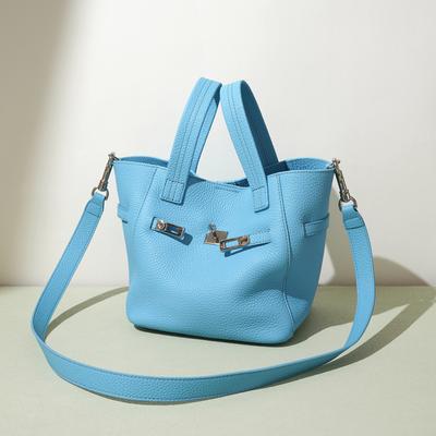 2025 neue Handtasche aus Rindsleder, Gemüsekorb, Nische, mittelalterliche Unterarmtasche, Schloss, große Kapazität, Umhängetasche, Damen