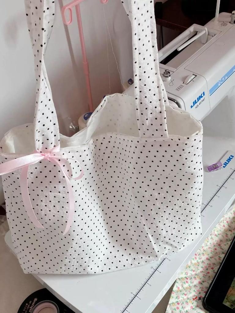 Casual simple large-capacity tote bag, new Korean polka dot canvas bag, commuting shoulder bag