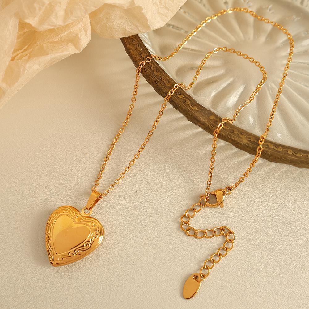 Heart pendant necklace personalized steel gold-plated pendant neck chain niche design jewelry