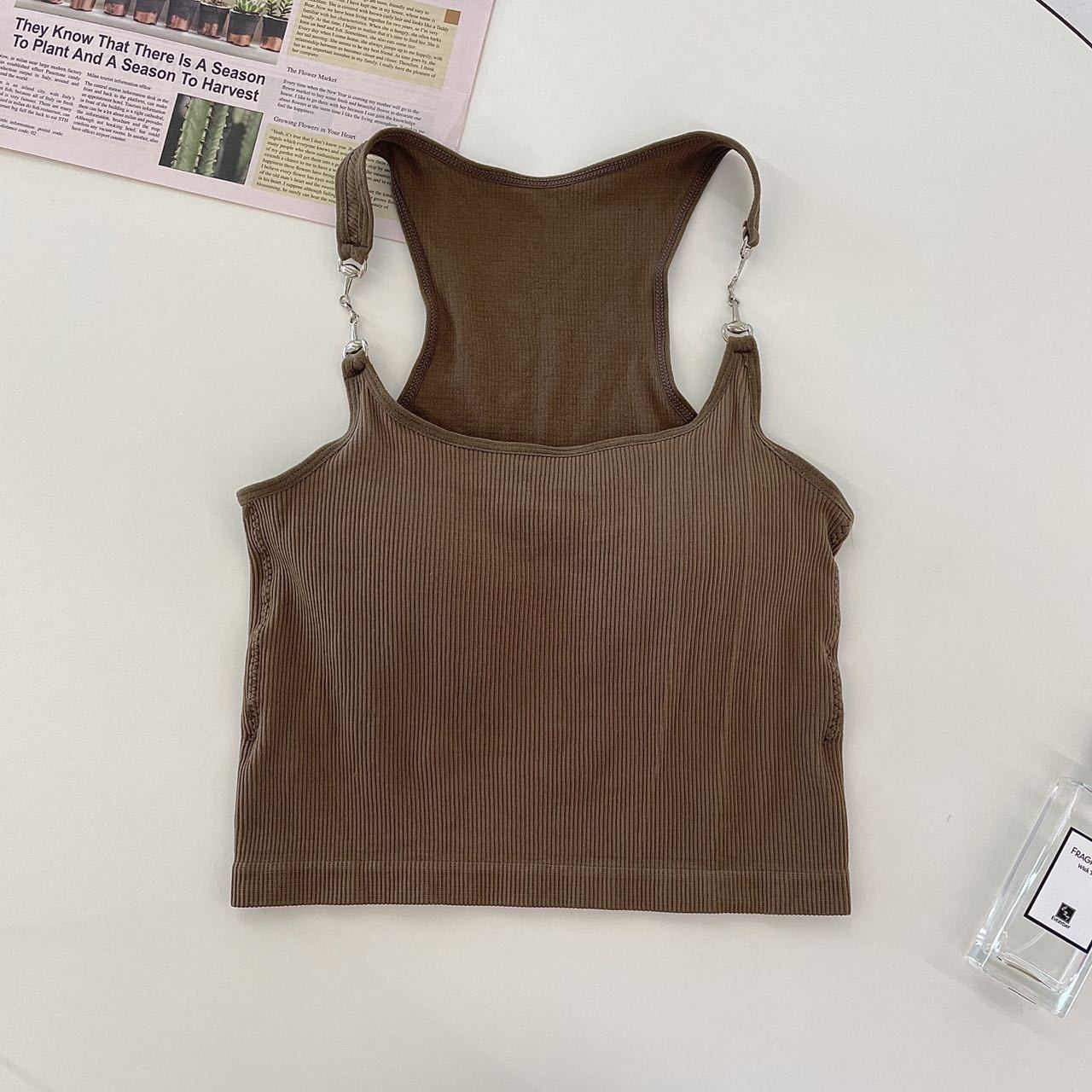 

Носить без рукавов короткий черный топ-топ с бретелькой через шею женский летний дизайн Spice Girl Chic облегающий базовый топ One size