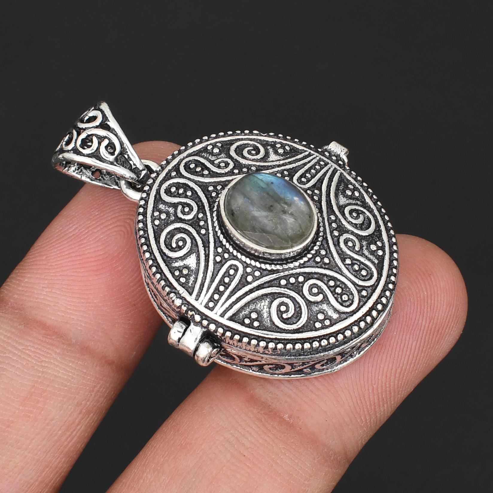 

Vintage 925 Sterling Silver Labradorite Locket Pendant - Handcrafted Filigree Round Poison Box Jewelry for Women