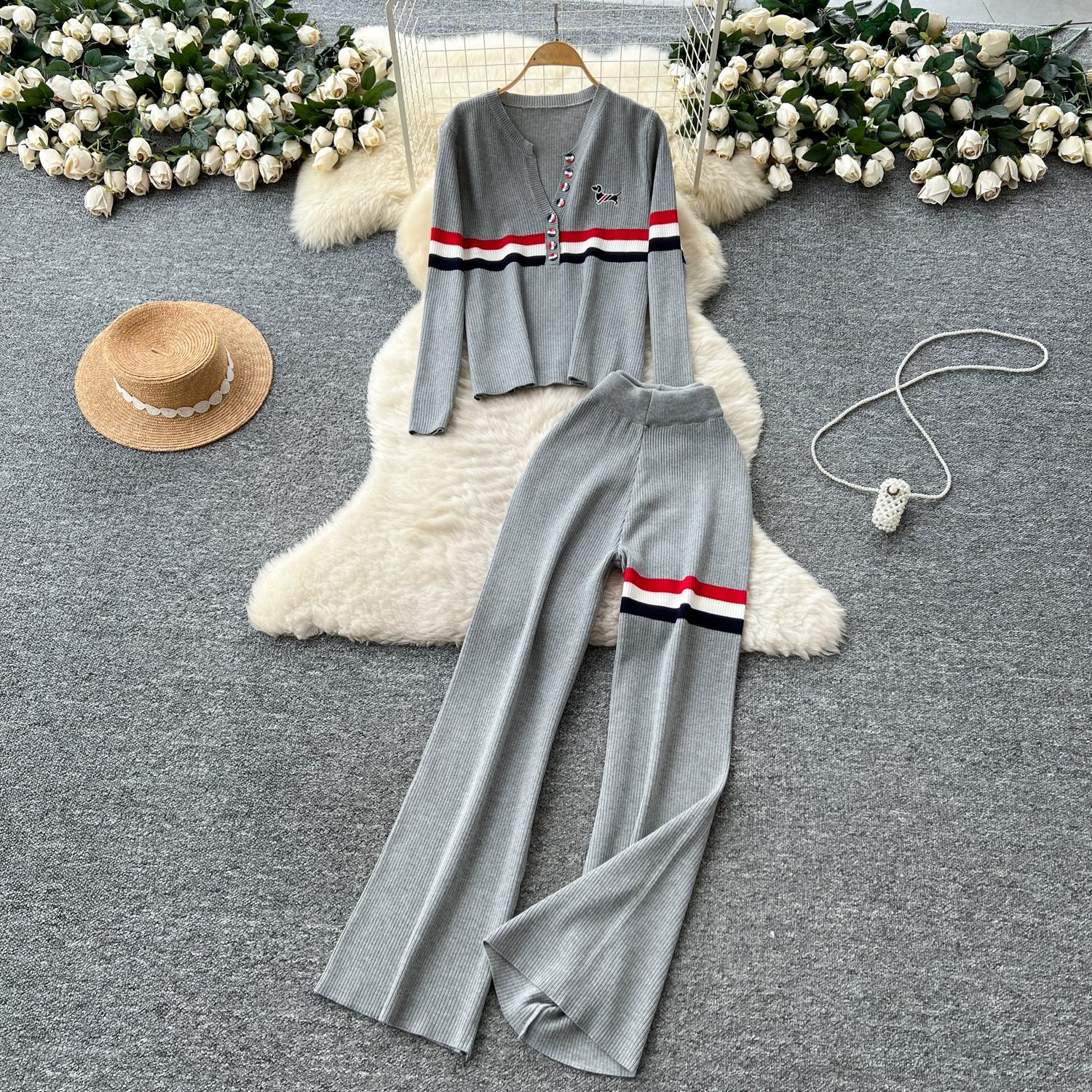 

Осень Зима Женский Полосатый Вязаный Свитер Винтажный Комплект из Двух Предметов Брюки Пуловер с V-образным Вырезом Топы и Костюм с Широкими Брюками One size серый