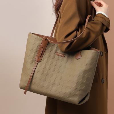 Commuting Class Tote Bag for Women, Large Capacity Bag, 2025 New Autumn and Winter Style, Single Shoulder Bag, Fashionable and Textured Tote Bag