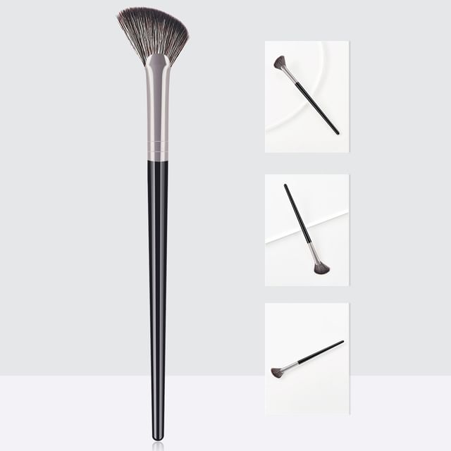 

Stroke of Beauty - Angled Fan Highlighter Brush