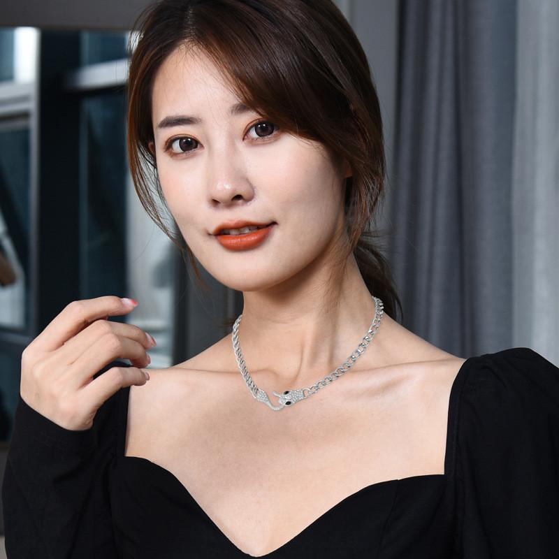 Modern Snake Minba Design Necklace Versatile Goldplated Jewelry For Stylish Commuters
