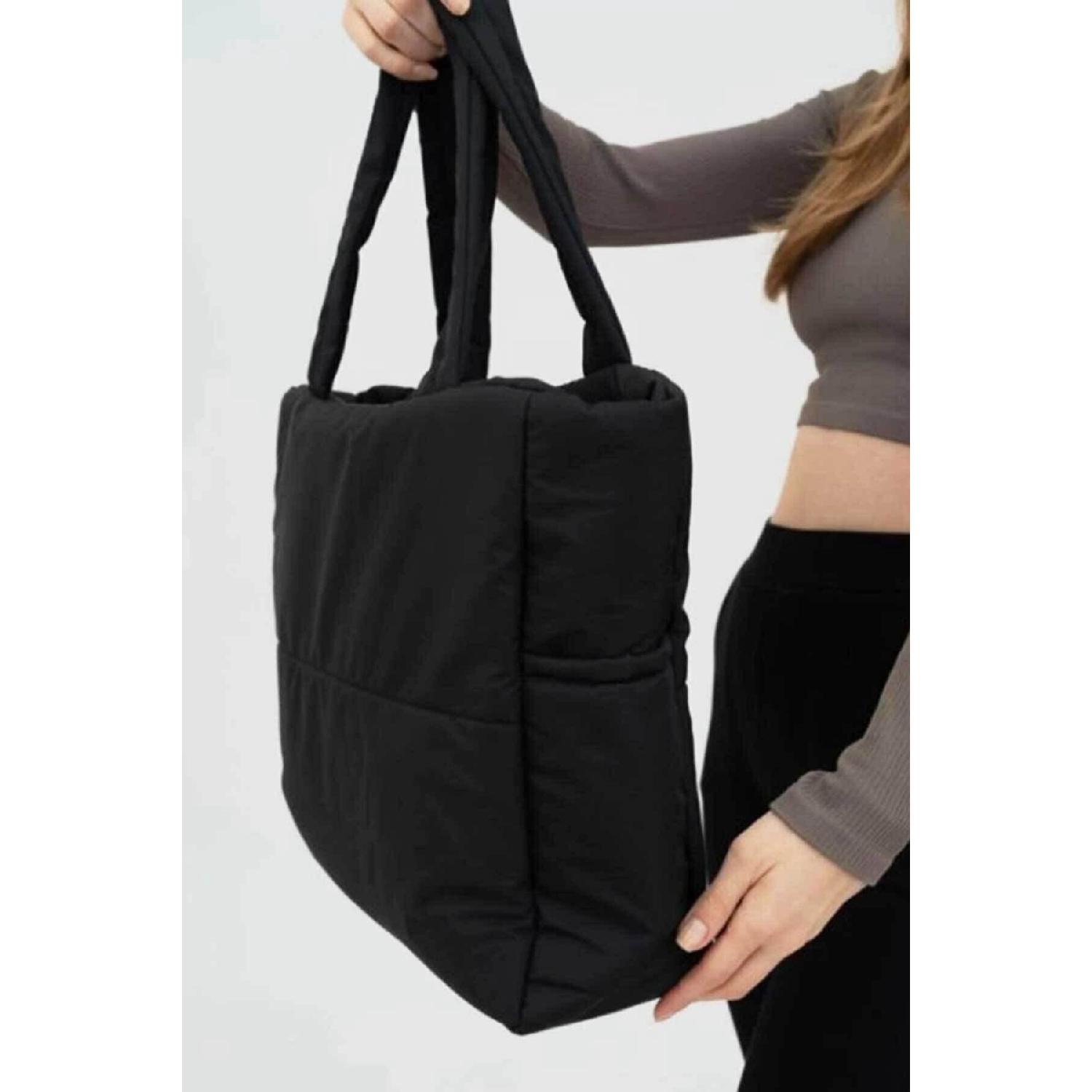 

Сумка-шоппер Lula Black Napoli Black з тисненням чорний