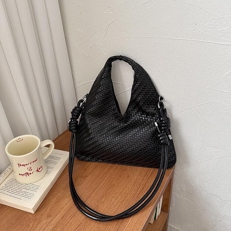 2026 Women's Large Capacity Fashionable Woven Shoulder Bag - Versatile, Simple Commuting Handbag