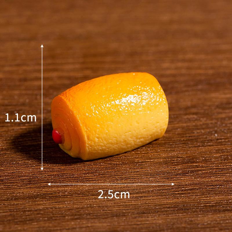 1pcs Kitchen Food Toy Simulation Kitchenware Play DIY Resin Emulated Chocolate Cake Bread Biscuit Tableware Decor Child Kid Toy
