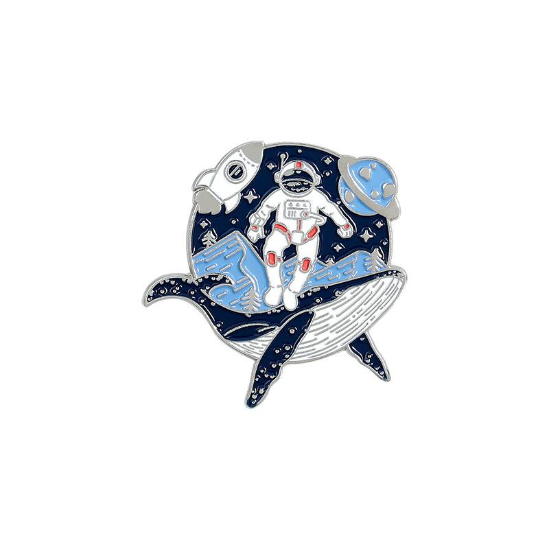 

Astronaut Cute Creative Whale Series Brooch Alloy Design Pin For Versatile Fashion Accessories XZ3174