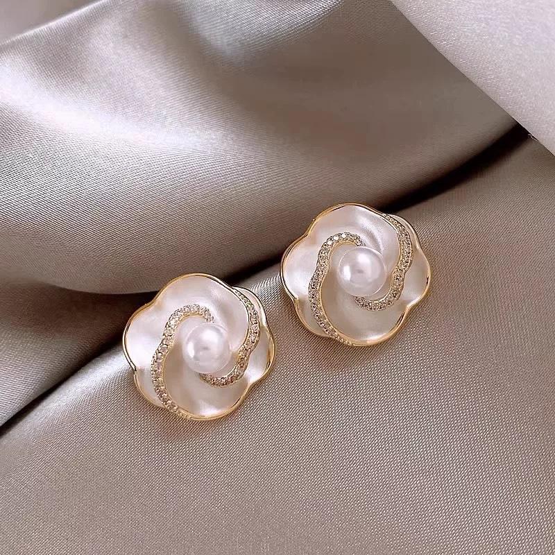Light Luxury Exquisite Micro-inlaid Zircon Flower Earrings Elegant High-end Pearl Stud Earrings Niche Design Temperament Earrings