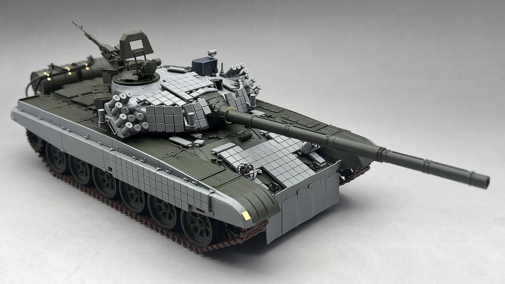 Amusing Hobby Scale Polish Main Battle Tank Tofaldi Plastic Model Kit AMH35A069 1/35 PT-91 (Tank)