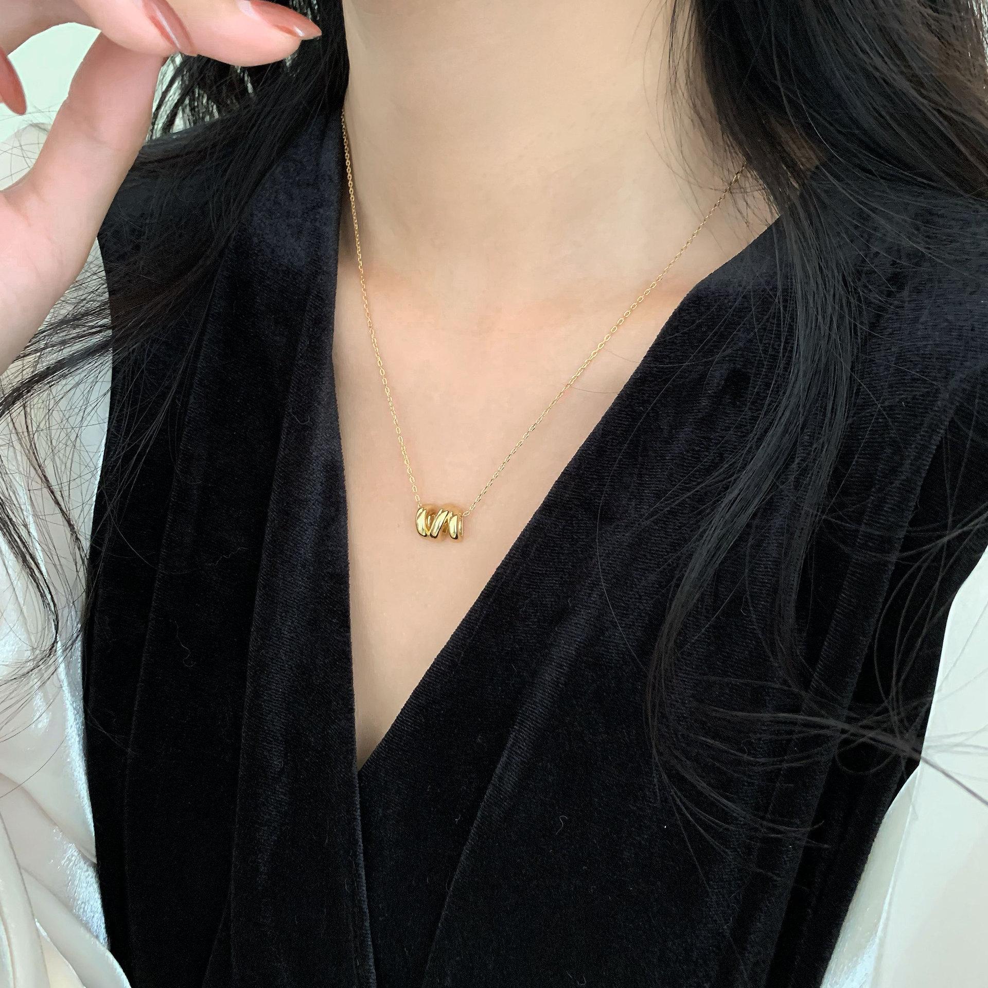 

The new Korean version of the blogger ins wind 925 sterling silver necklace pleated corrugated necklace simple neck chain 925 silver