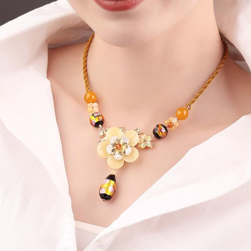 GemChic Women's New Classical Ethnic Glaze Flower Petal Pendant Necklace Vintage Adjustable Chain Fashion Birthday Christmas Jewelry Gift