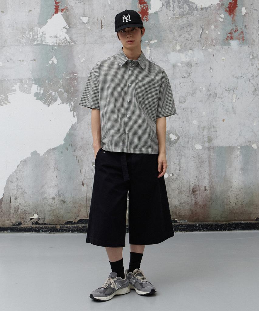 AGOD Belted Incision Cotton Bermuda Pants [Black]