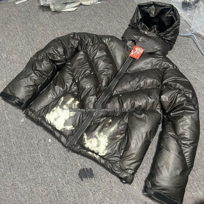 Nepromokavá péřová bunda s kapucí v přechodovém stylu s technologií citlivou na teplotu