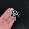 Elegante Imitations-Smaragd-Chalcedon-Ohrringe mit Hetian-Weißjaspis-Tropfen für Damen