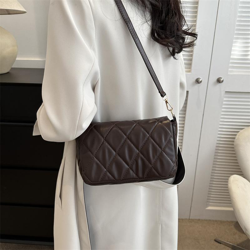 Autumn and Winter Retro 2025 New Casual Fashion Simple Diamond Embroidery Thread Single Shoulder Women's Crossbody Small Square Bag