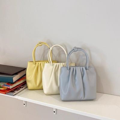 Borsa a tracolla singola casual a mano di nicchia con pieghe quadrate e versatilità versatile
