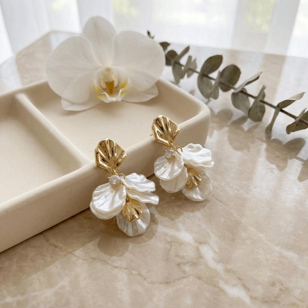 White Petal Earrings Resin Pendant Earrings Bohemian Dangle Earrings Daily