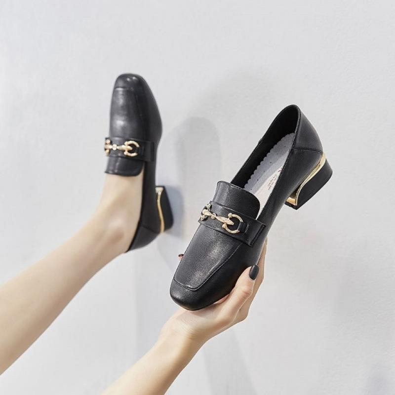 

Жіночі туфлі з натуральної м якої шкіри на товстому каблуці, новинка осені 2024 року, британські маленькі шкіряні туфлі, універсальні, на середньому каблуці, лофери на один педаль для жінок 40 чорний